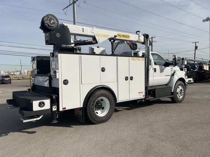 New 2027 Ford F-750 - photo 2