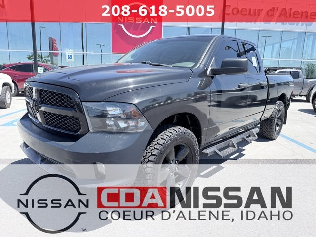 Brilliant Black Crystal Pearlcoat 2018 RAM 1500 Pickup Truck Four-Wheel Drive Automatic