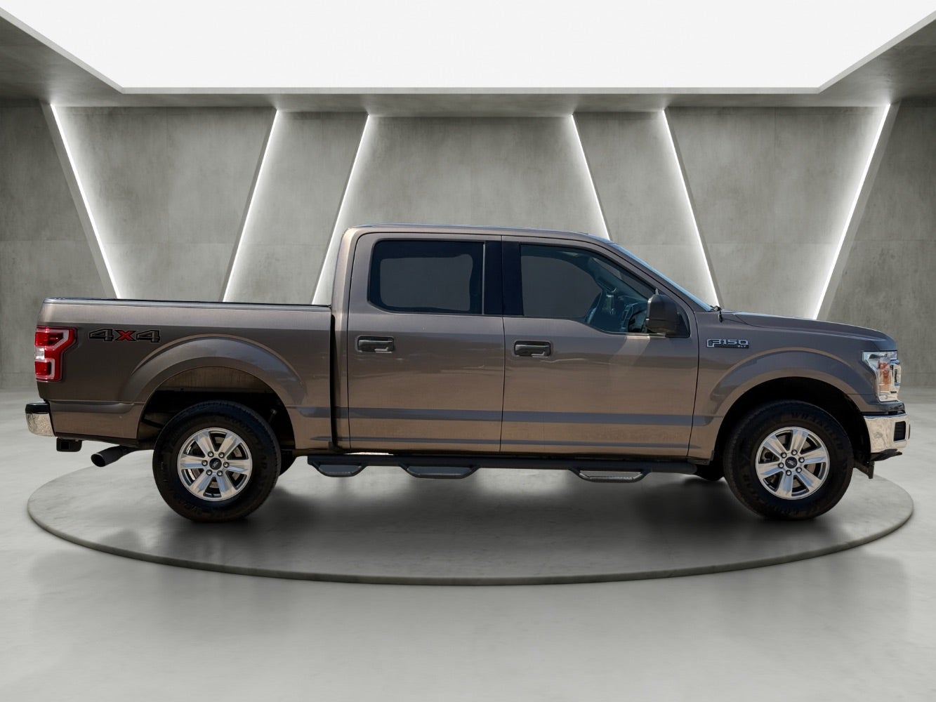View vehicle photo 4