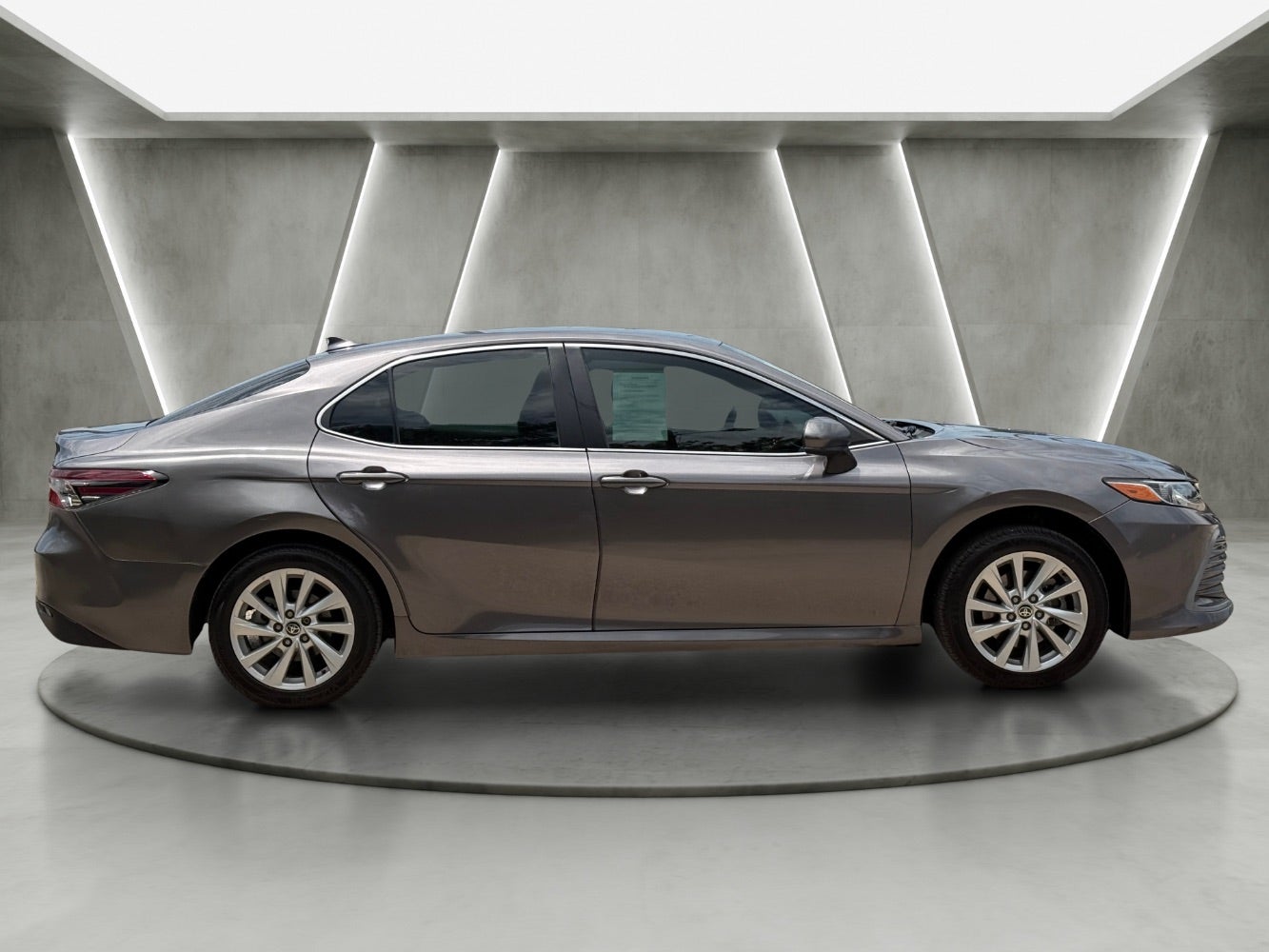 View vehicle photo 4