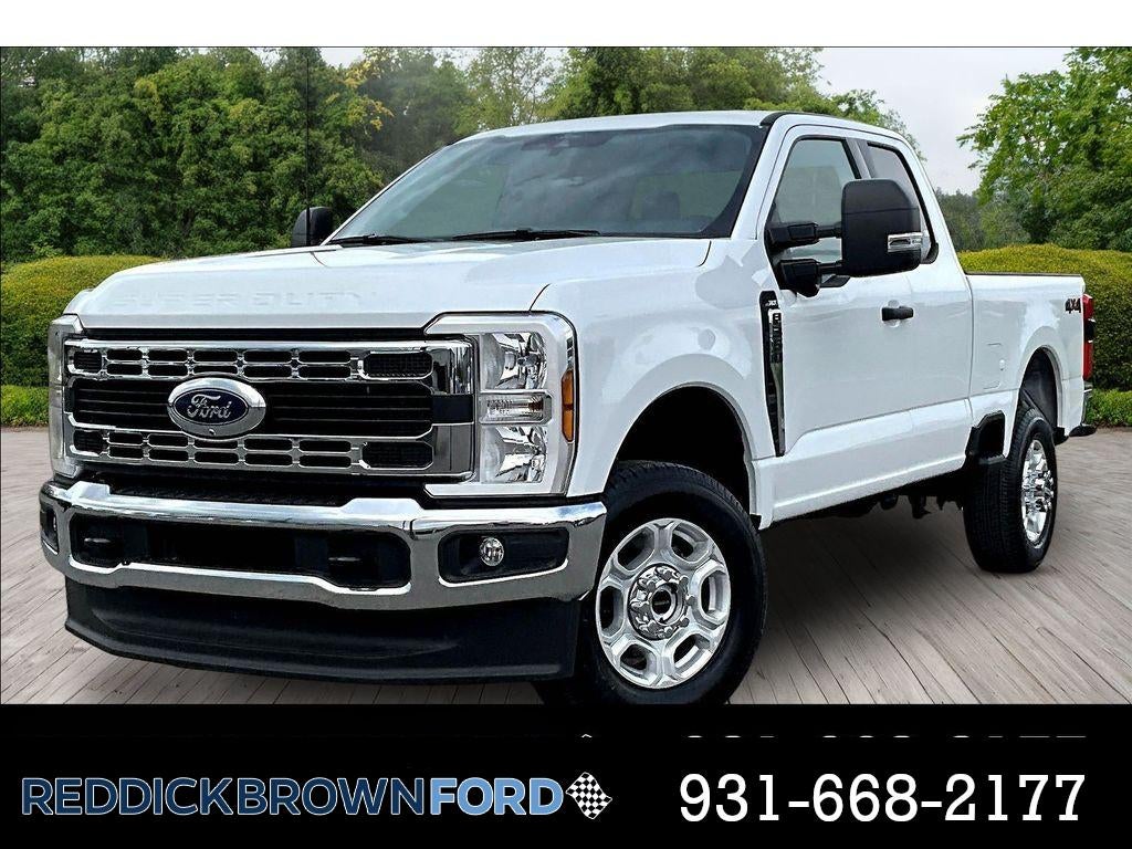 Oxford White 2026 Ford F-350 Super Duty Pickup Truck Four-Wheel Drive Automatic