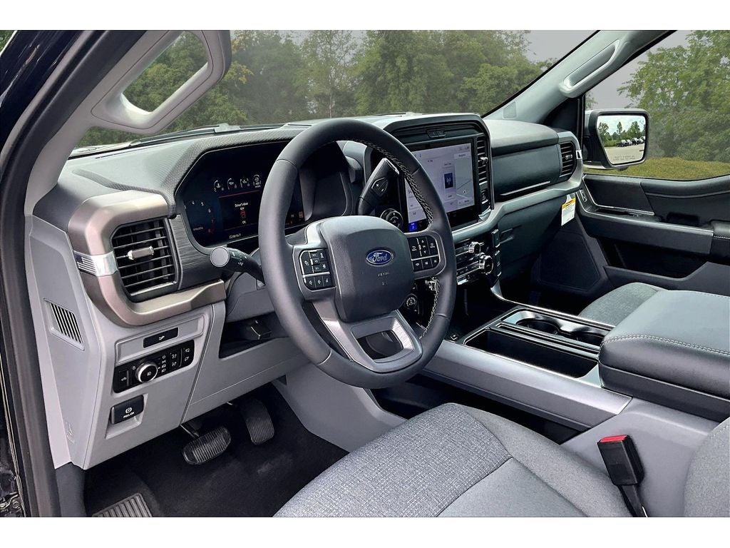 View vehicle photo 7
