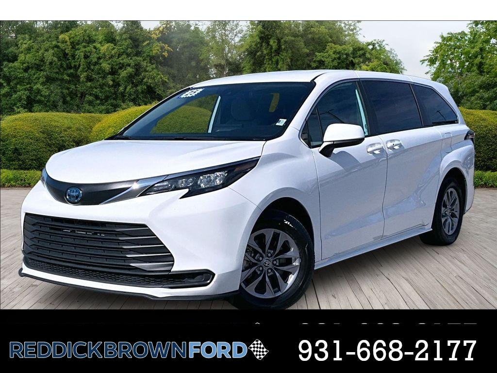 2025 Toyota Sienna LE 8-Passenger FWD