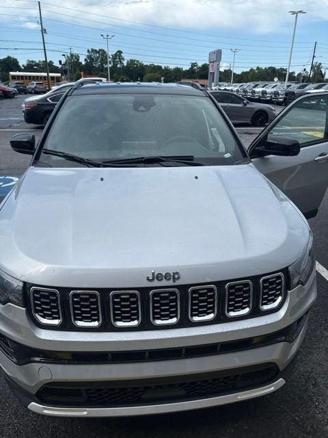 Silver Zynith Metallic Clearcoat 2026 Jeep Compass SUV / Crossover Four-Wheel Drive 8-Speed Automatic
