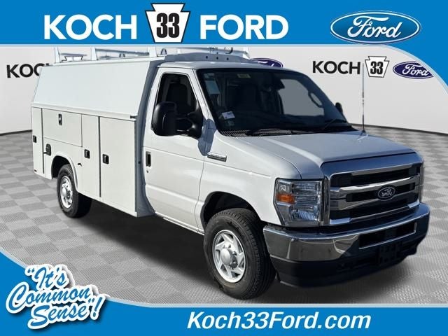 Oxford White 2026 Ford E-Series Chassis Pickup Truck Rear-Wheel Drive 6-Speed Automatic Overdrive