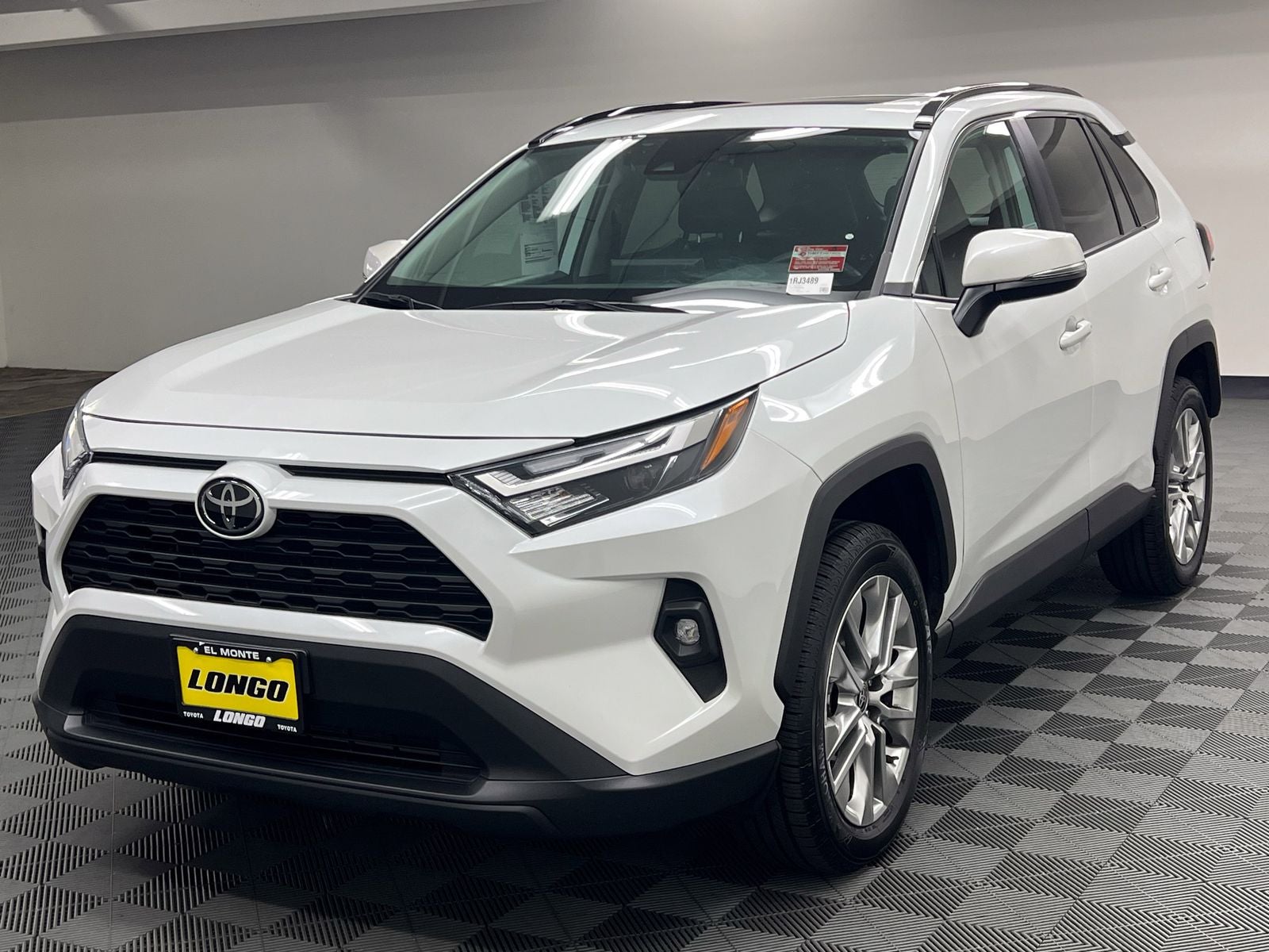 View vehicle photo 2