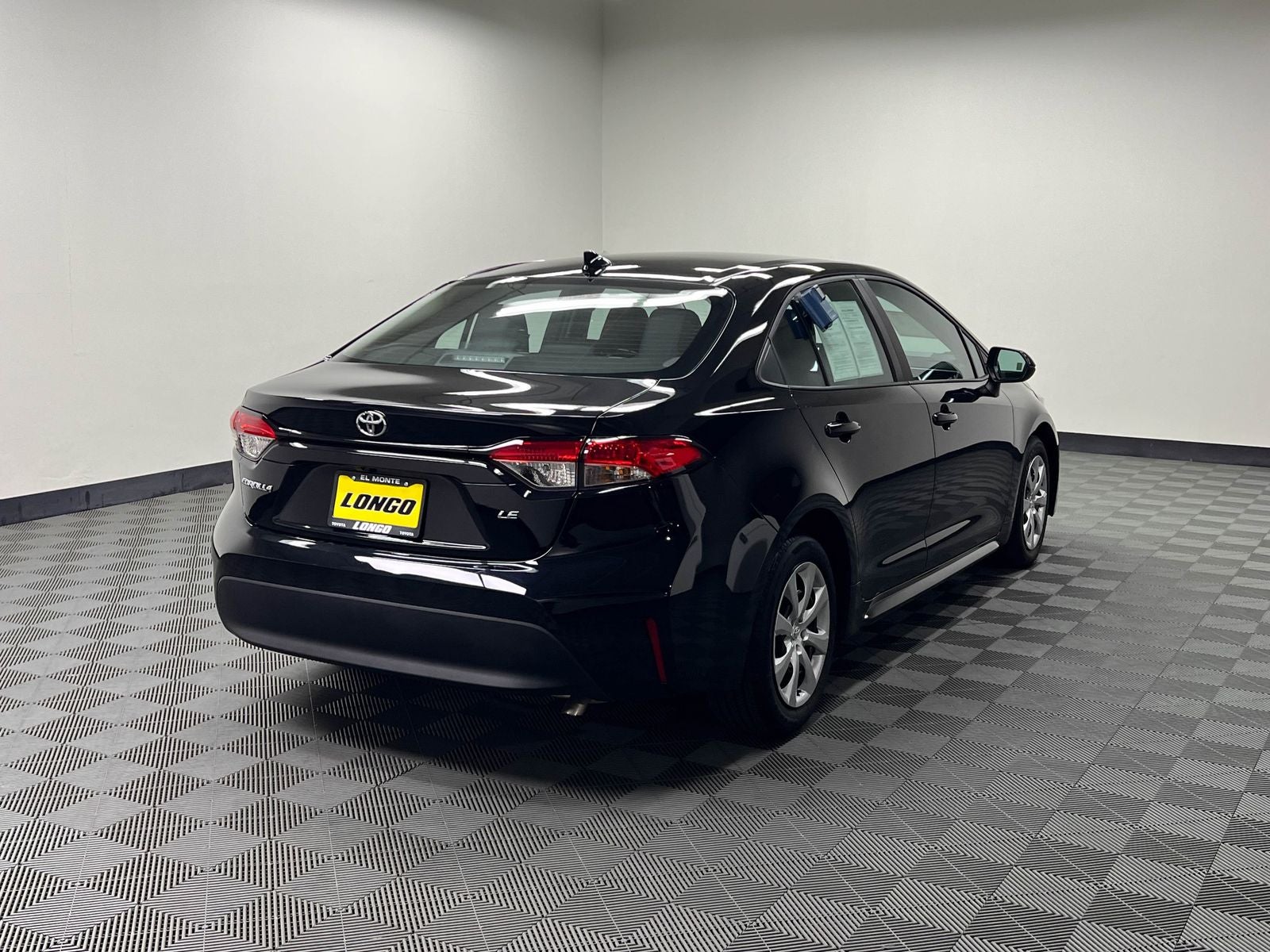 View vehicle photo 6