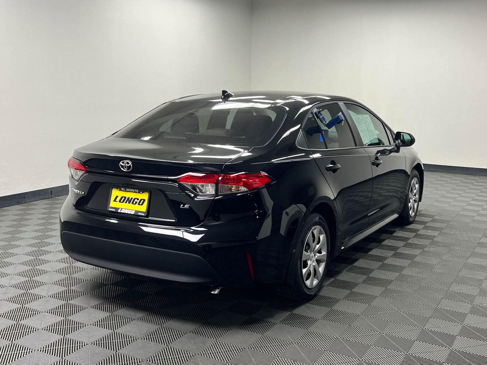 View vehicle photo 6