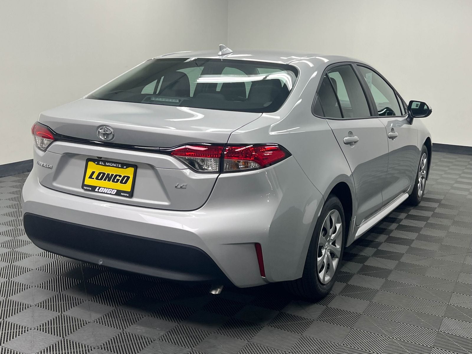 View vehicle photo 6