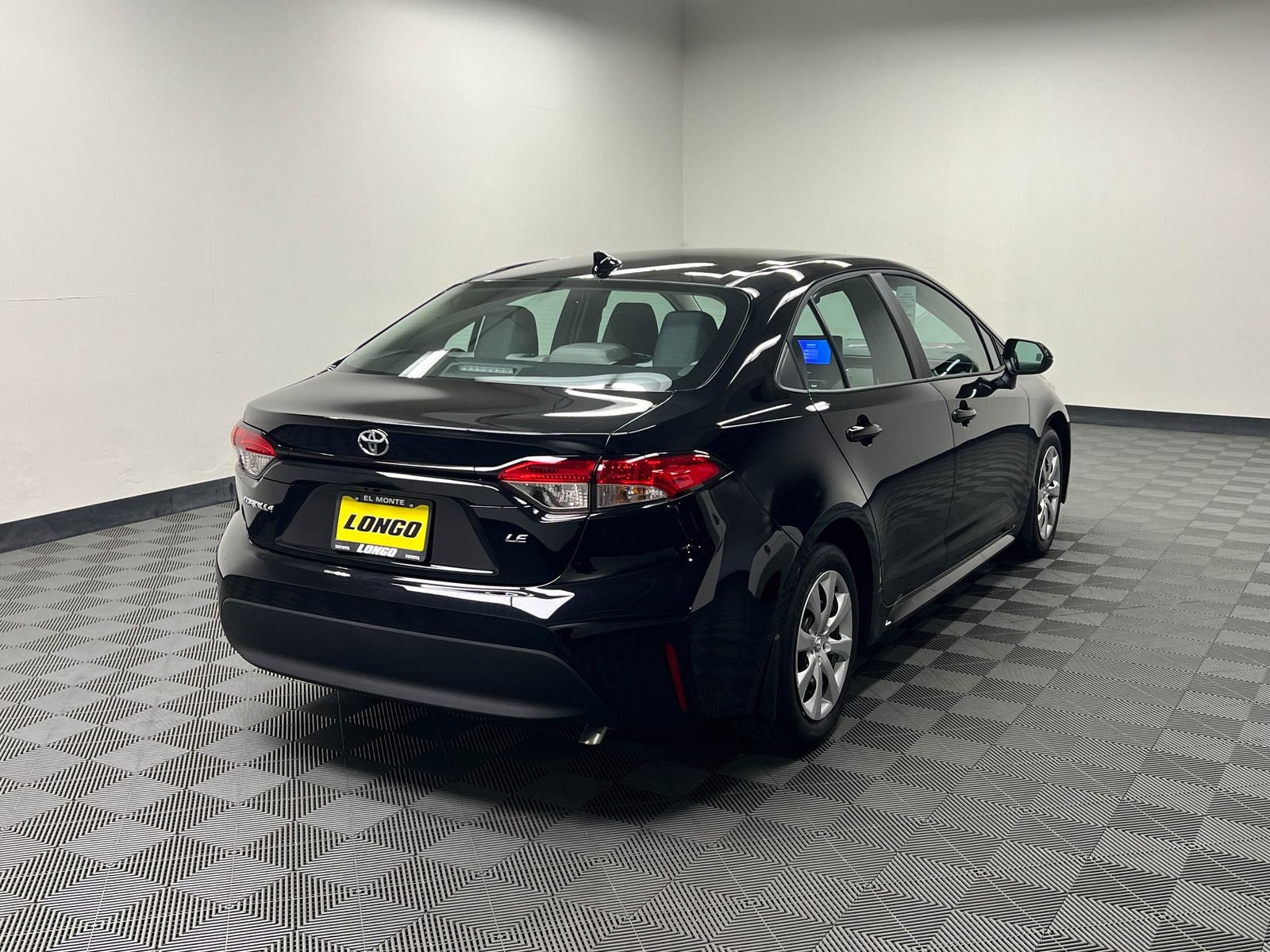 View vehicle photo 6