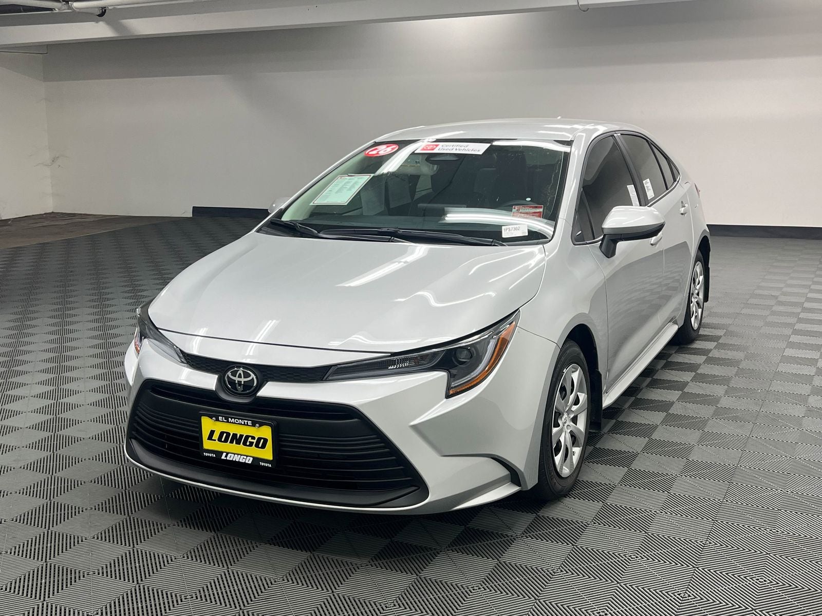 View vehicle photo 2