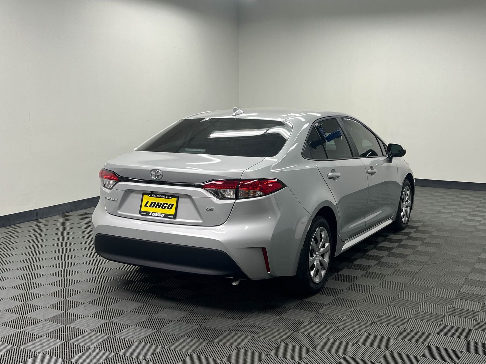 View vehicle photo 6