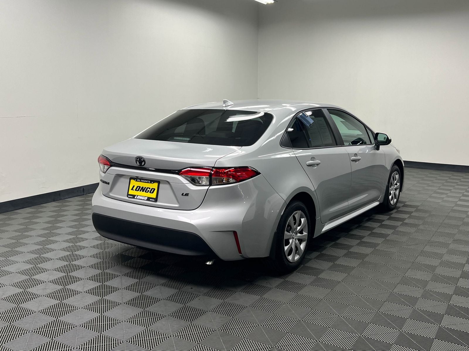 View vehicle photo 6