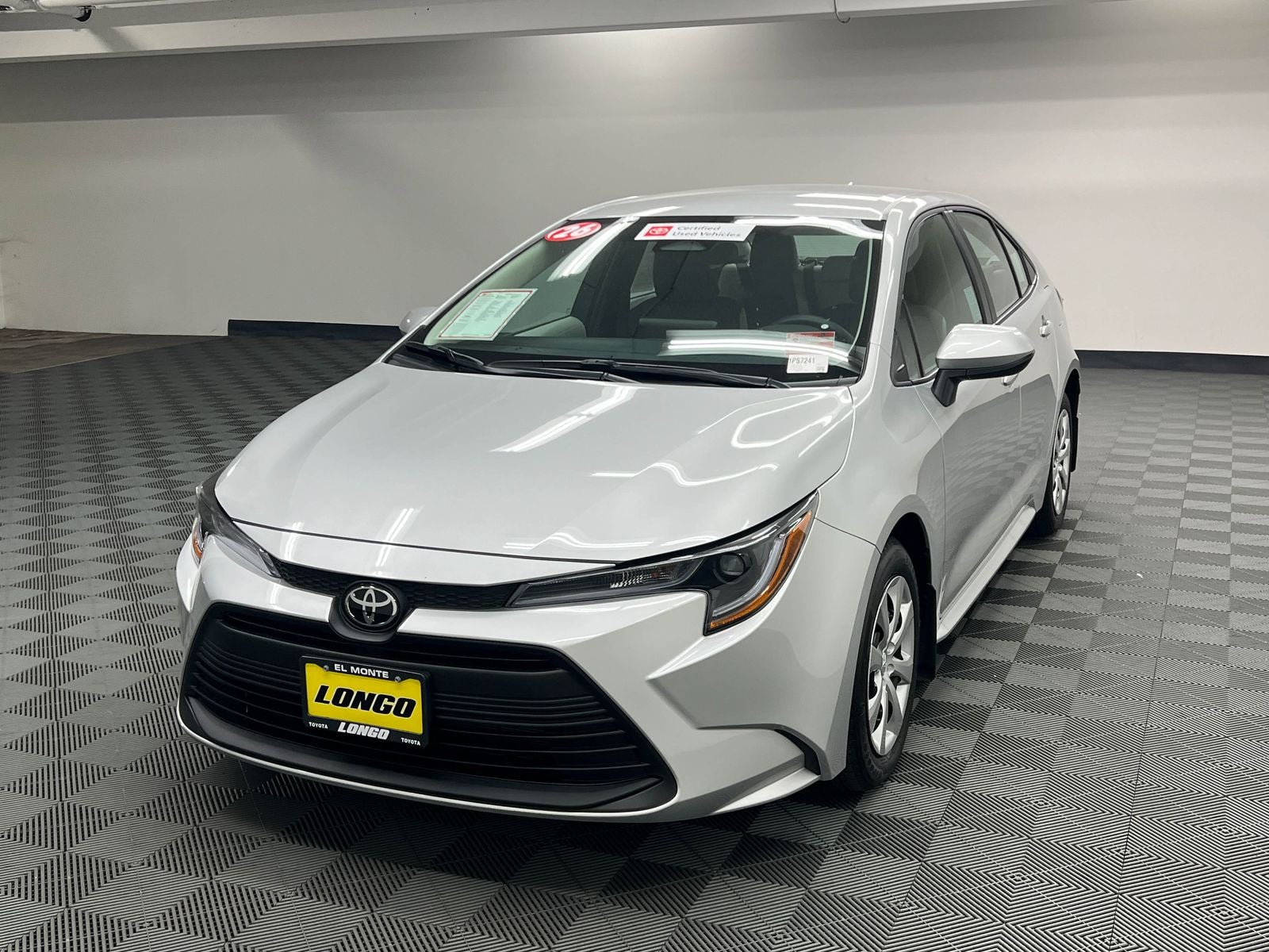 View vehicle photo 2