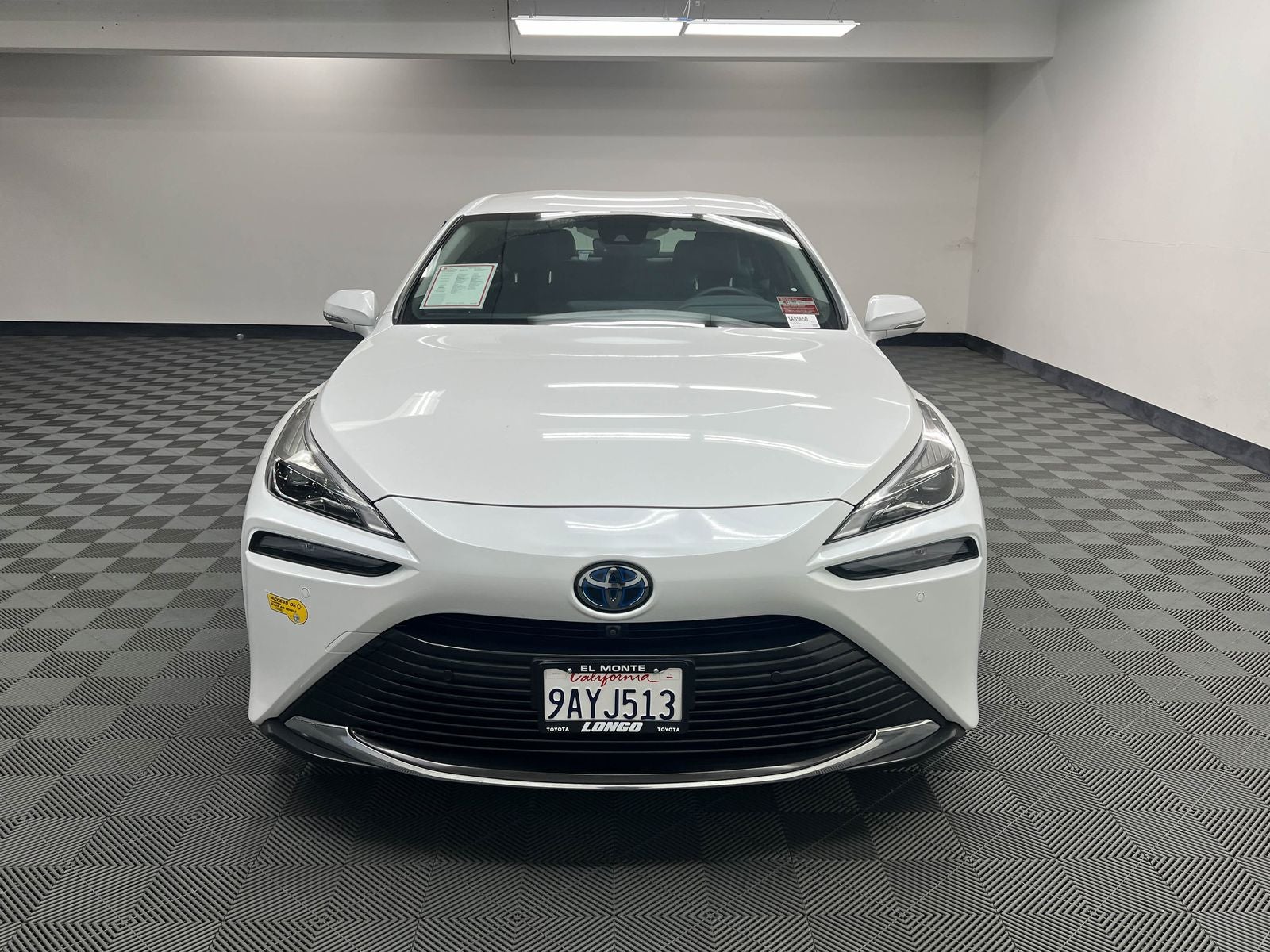 View vehicle photo 4