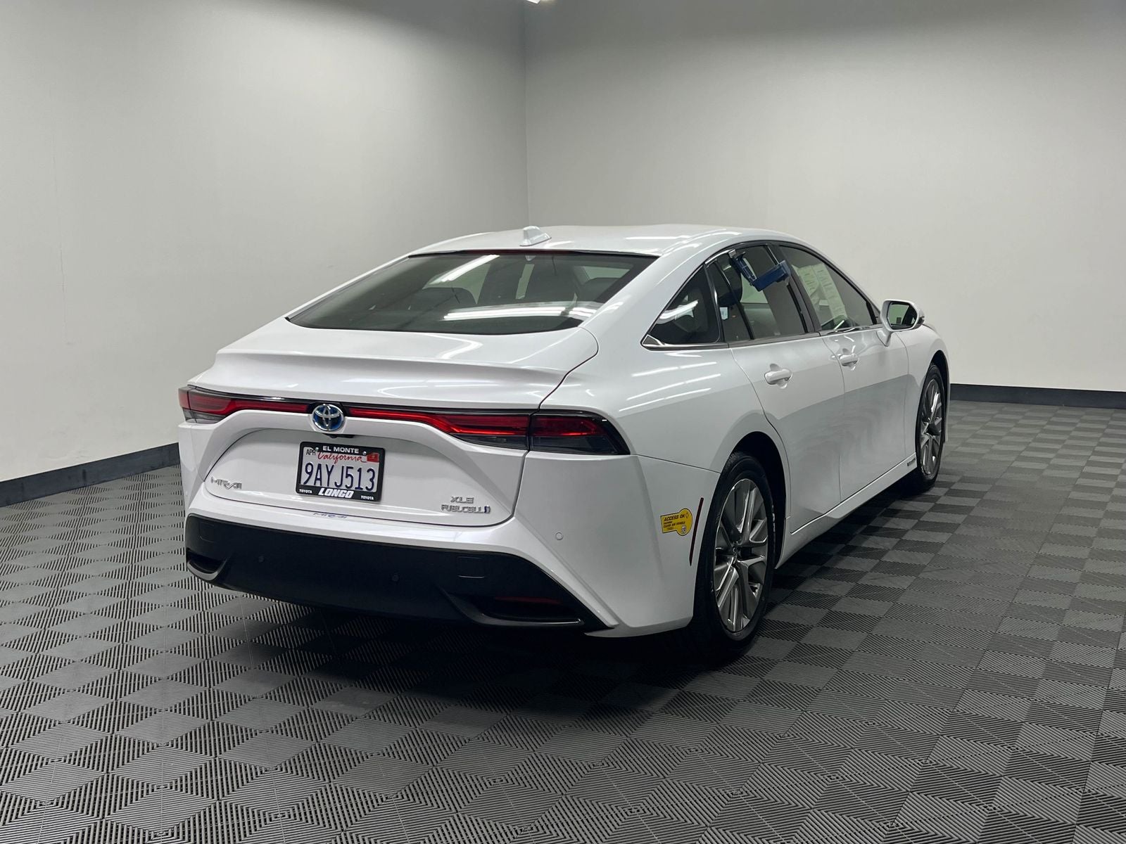 View vehicle photo 6