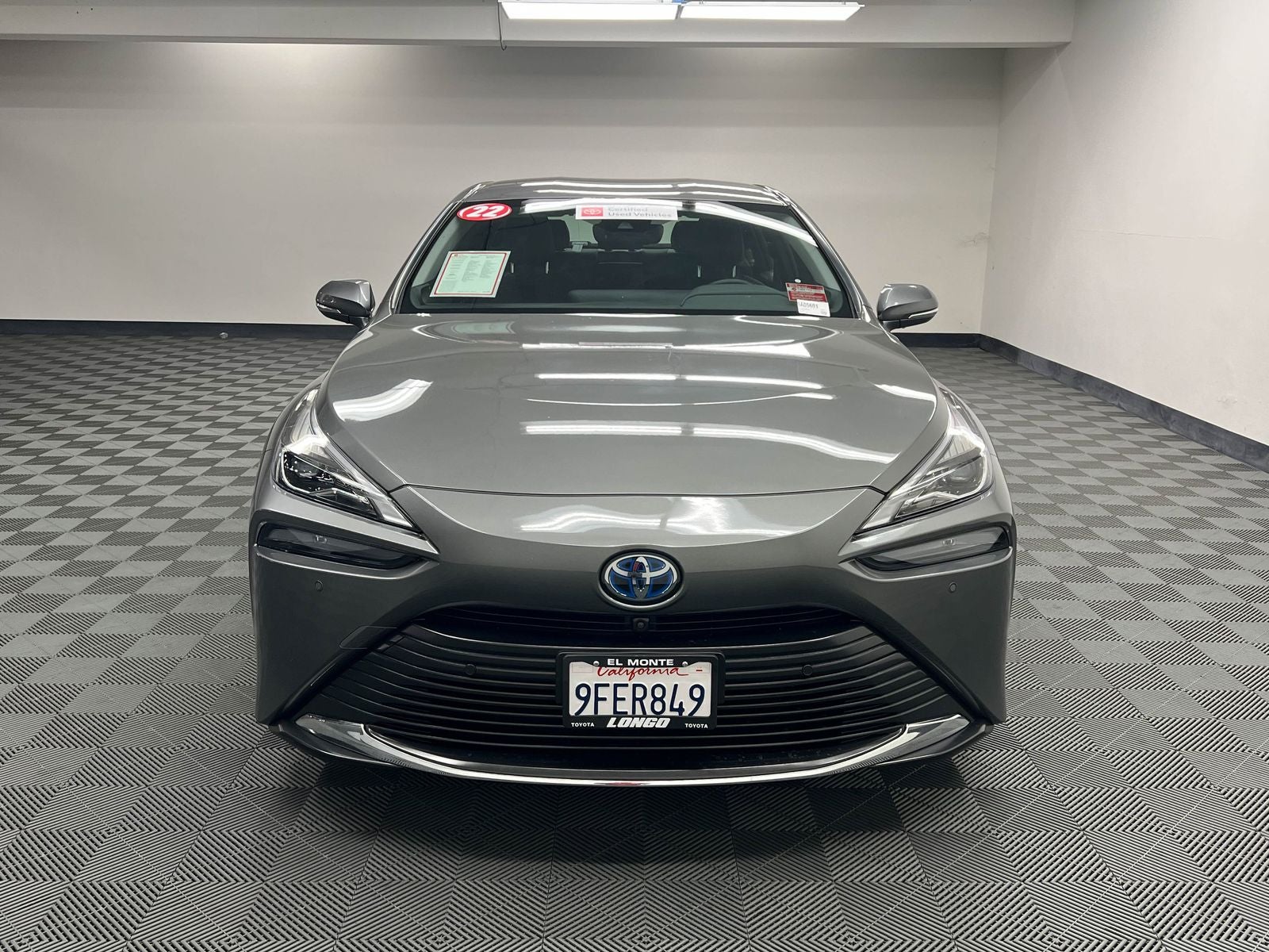 View vehicle photo 4