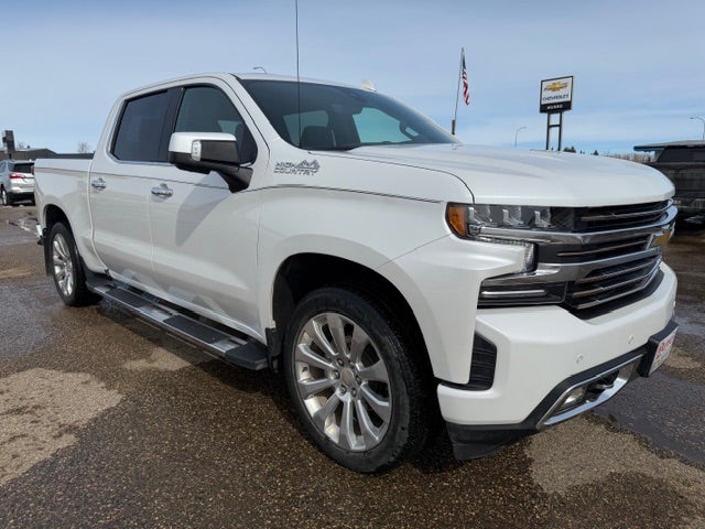 White (Iridescent Pearl Tricoat) 2021 Chevrolet Silverado 1500 High Country Crew Cab 4WD Pickup Truck Four-Wheel Drive Automatic