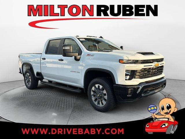 Summit White 2026 Chevrolet Silverado 2500HD Pickup Truck Four-Wheel Drive Automatic