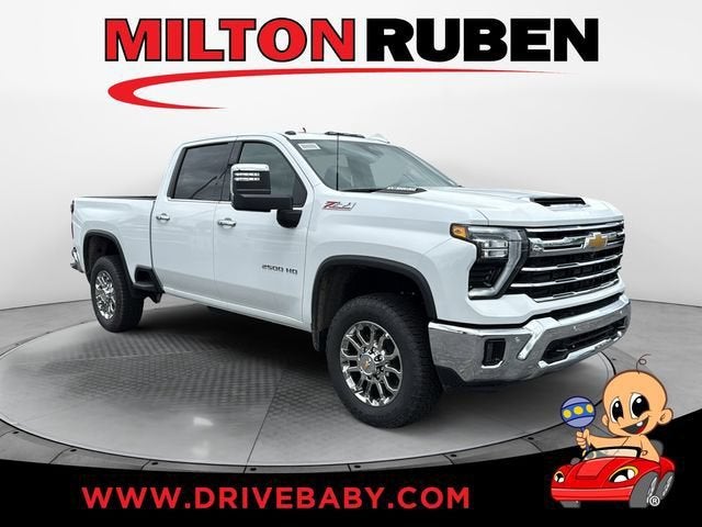 Summit White 2026 Chevrolet Silverado 2500HD Pickup Truck Four-Wheel Drive Automatic