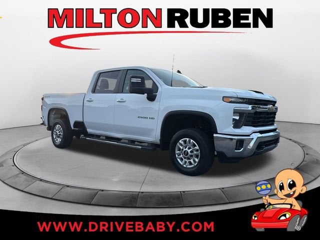 Summit White 2025 Chevrolet Silverado 2500HD Pickup Truck Four-Wheel Drive Automatic