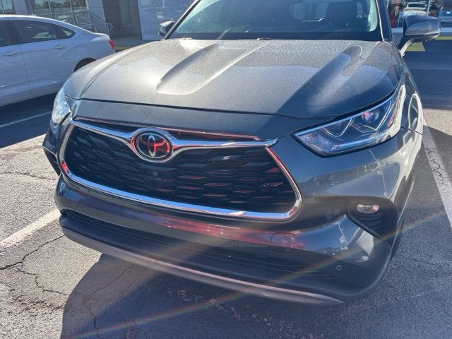 Magnetic Gray 2022 Toyota Highlander SUV / Crossover Front-Wheel Drive Automatic
