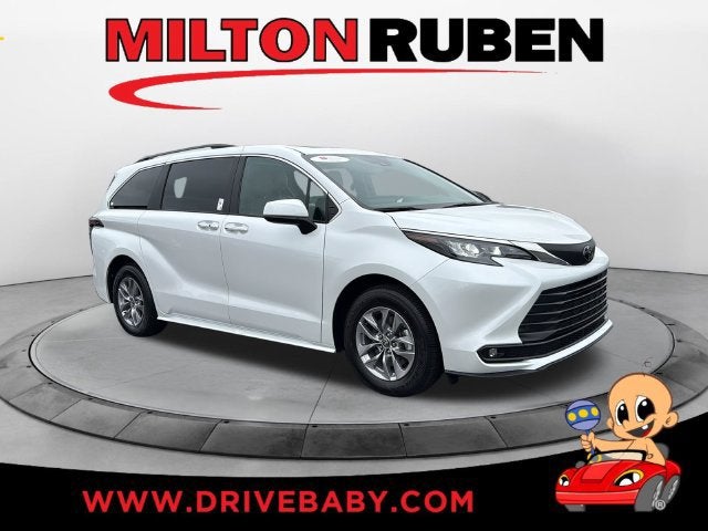 White (Wind Chill Pearl) 2026 Toyota Sienna Minivan Front-Wheel Drive Continuously Variable Transmission
