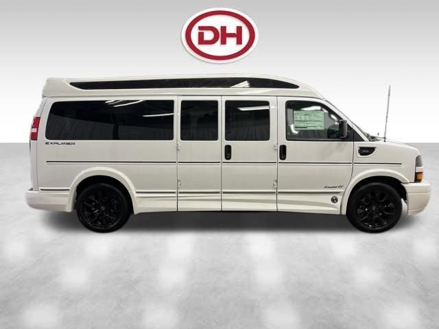 View vehicle photo 2