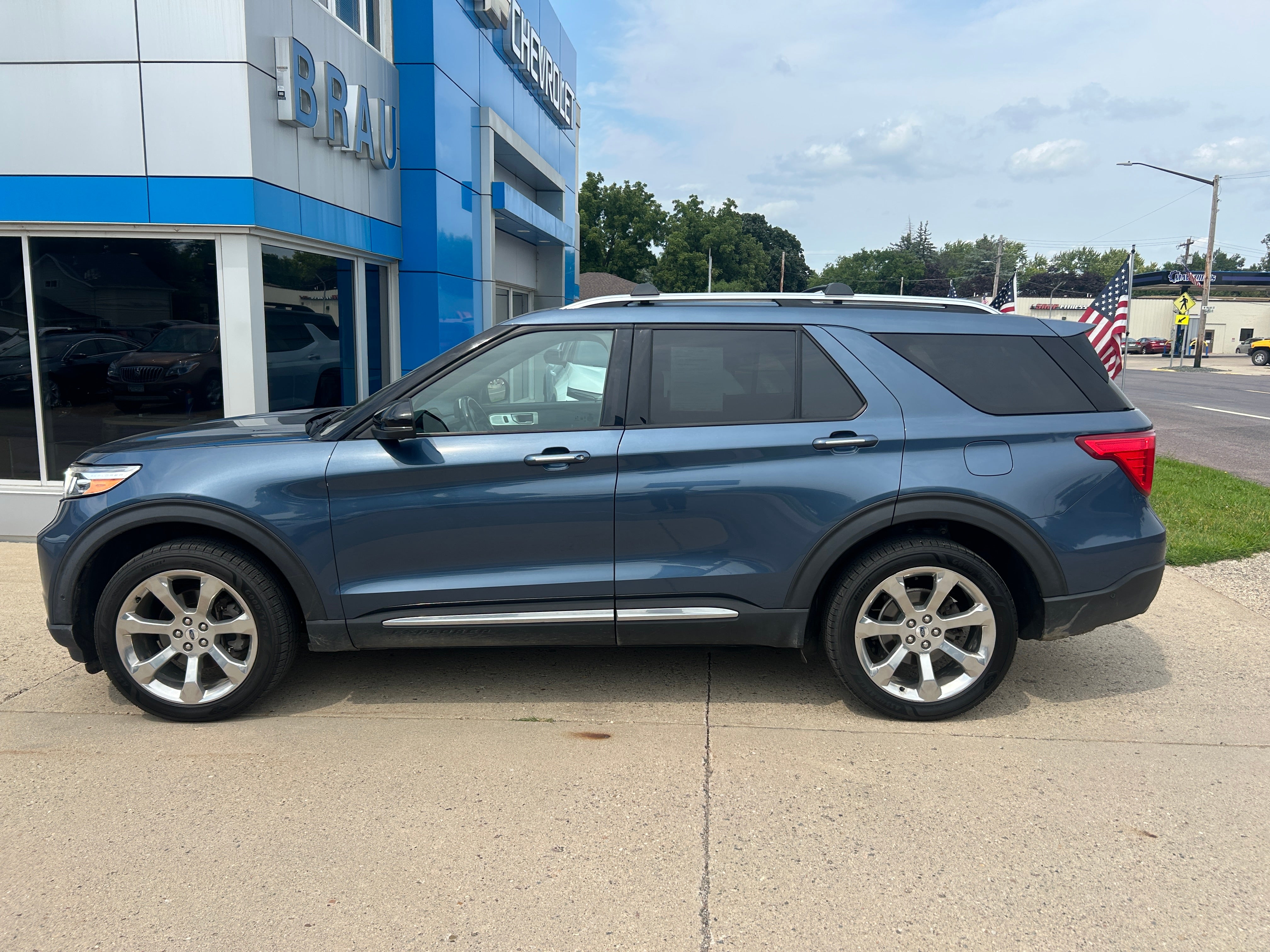  2020 Ford Explorer Platinum AWD   