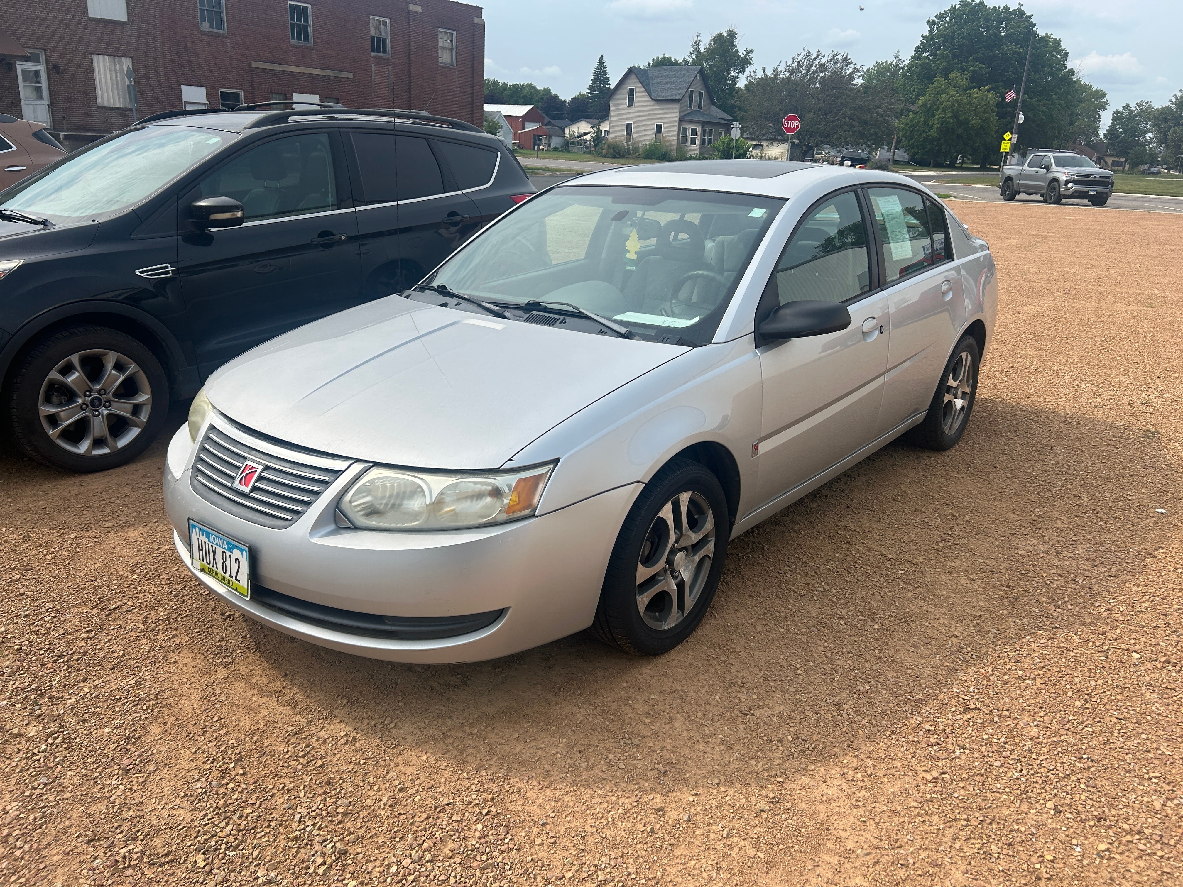 2005 Saturn ION Plata (Silver Nickel) Sedán Tracción delantera Manual