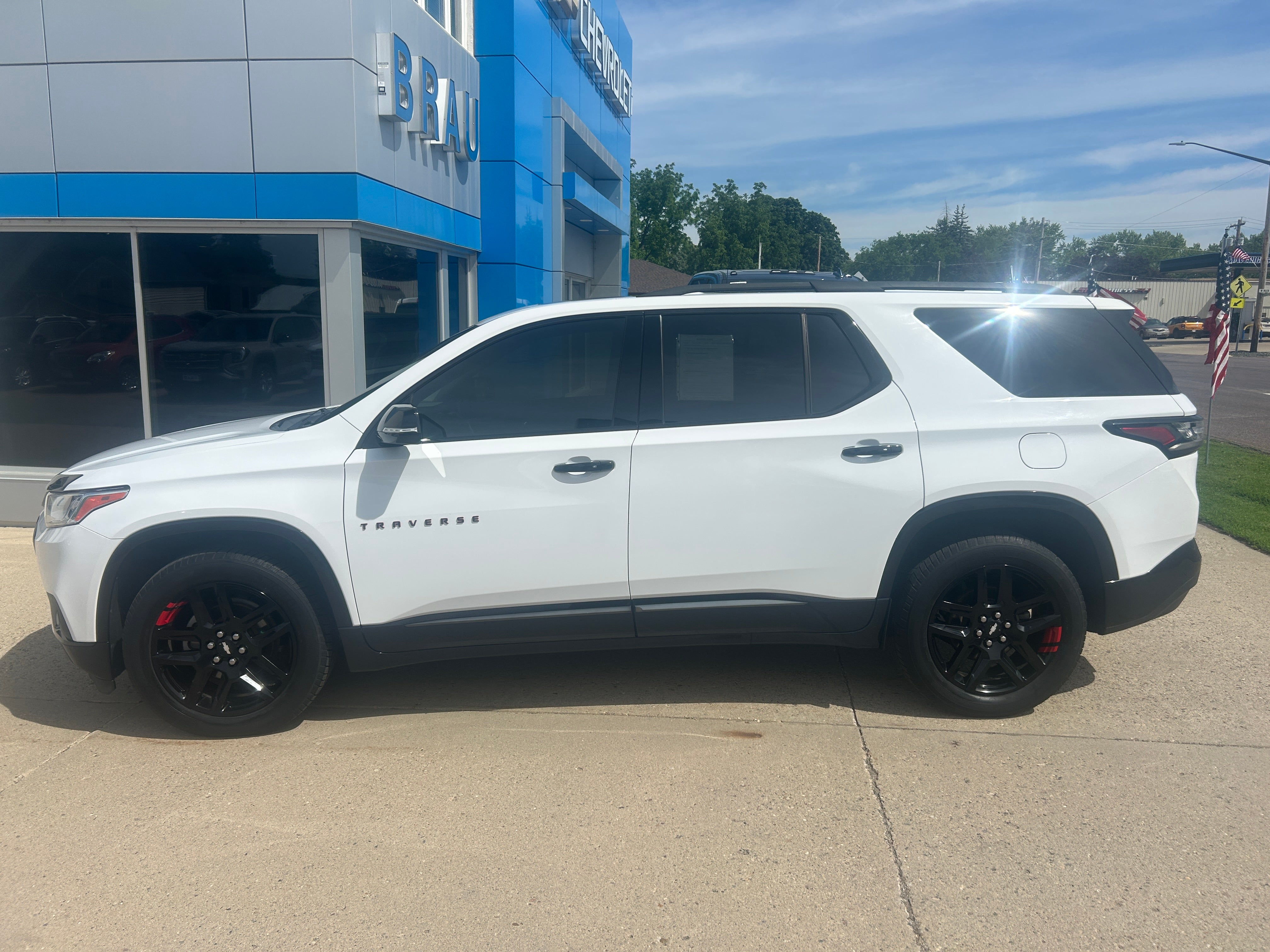 Summit White 2019 Chevrolet Traverse SUV / Crossover Four-Wheel Drive Automatic
