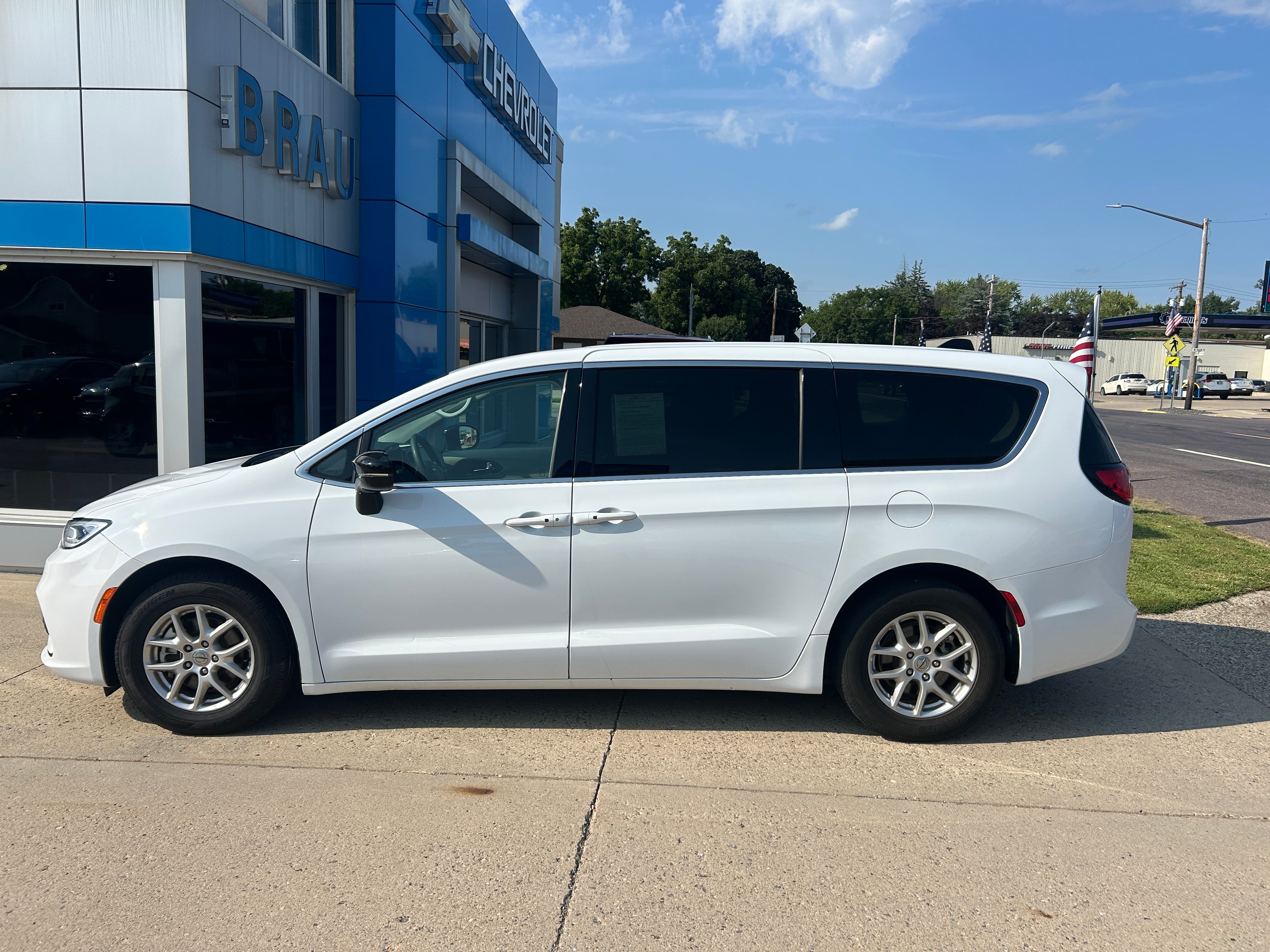  2024 Chrysler Pacifica Touring L FWD   
