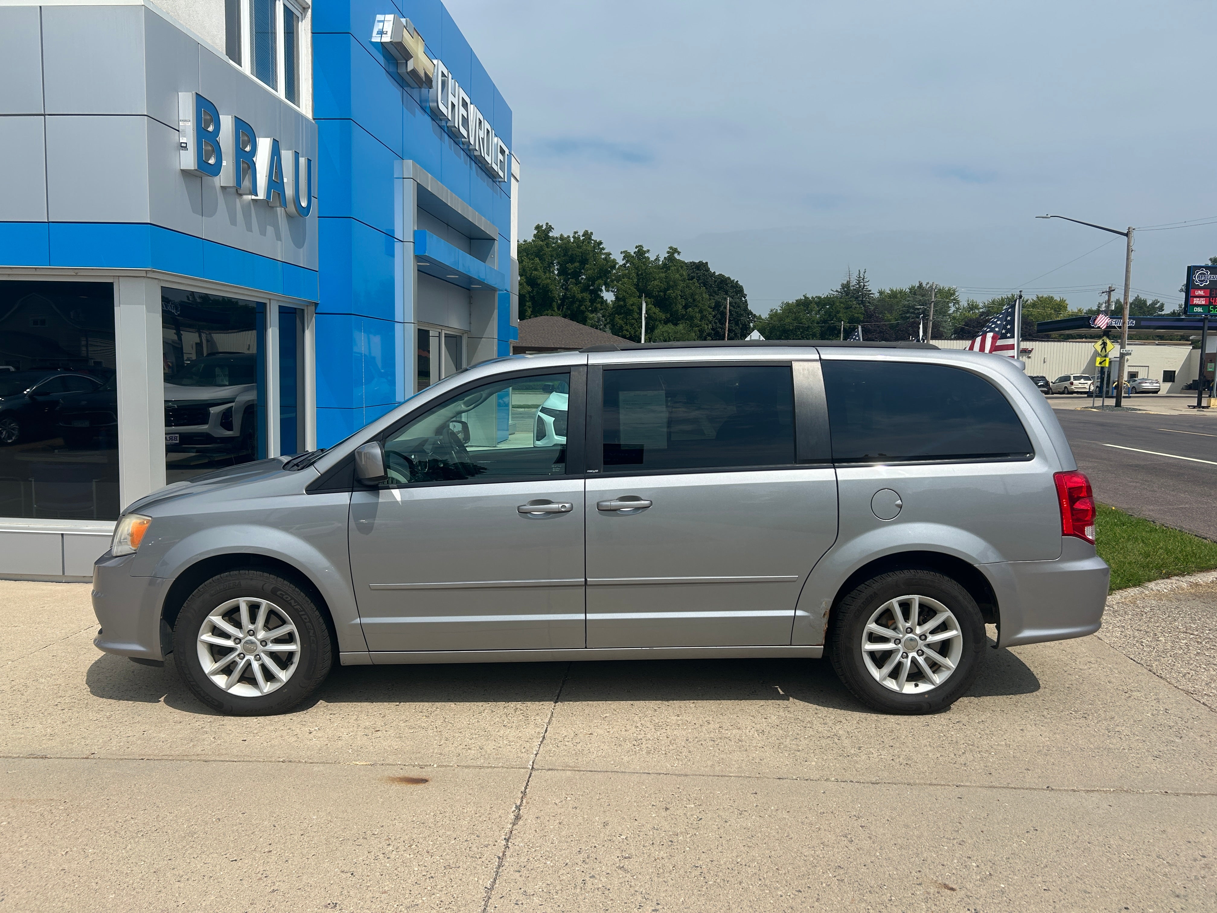  2014 Dodge Grand Caravan SXT FWD   