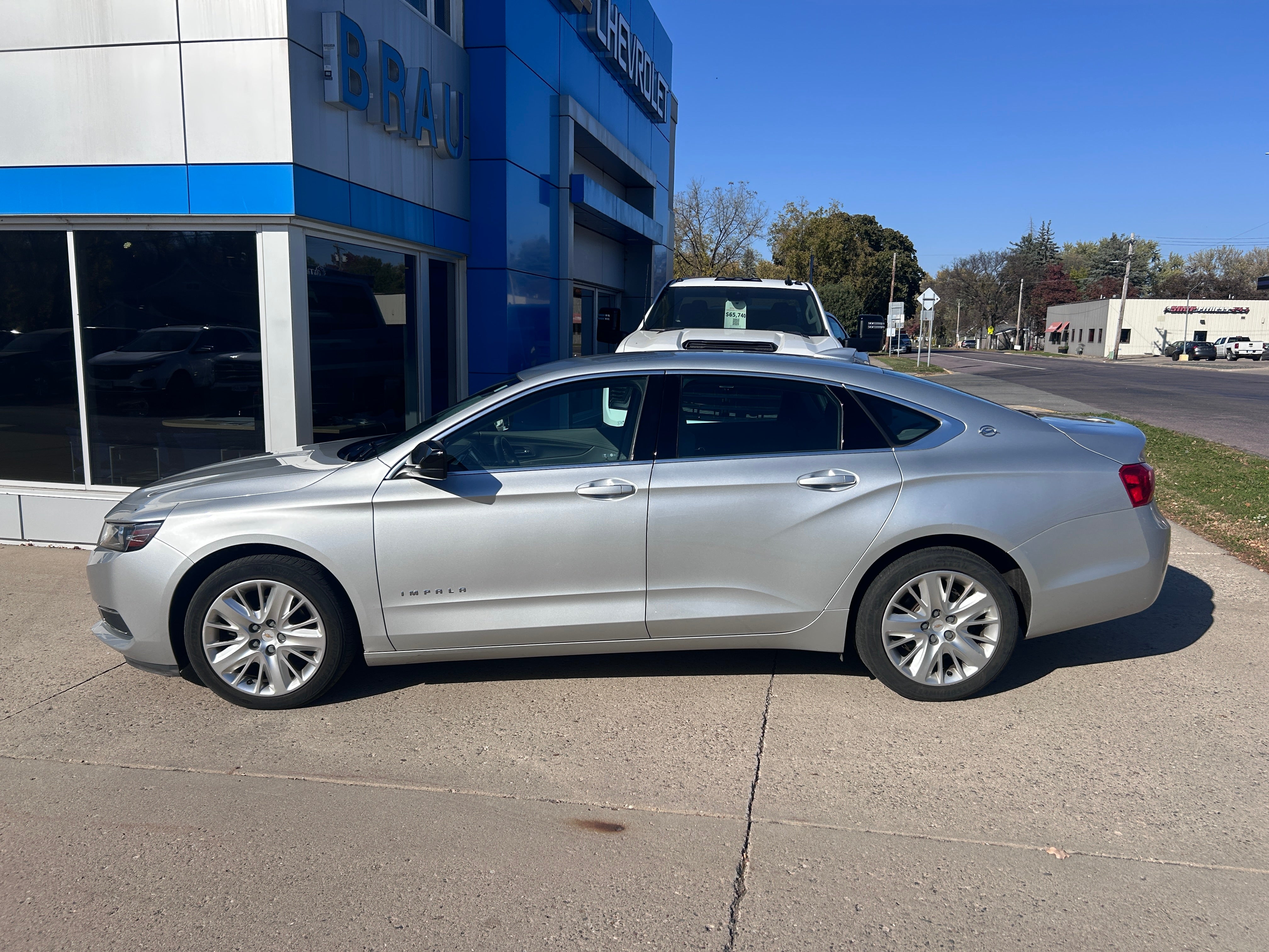 2017 Chevrolet Impala Plata (Silver Ice Metallic) Sedán Tracción delantera Automática