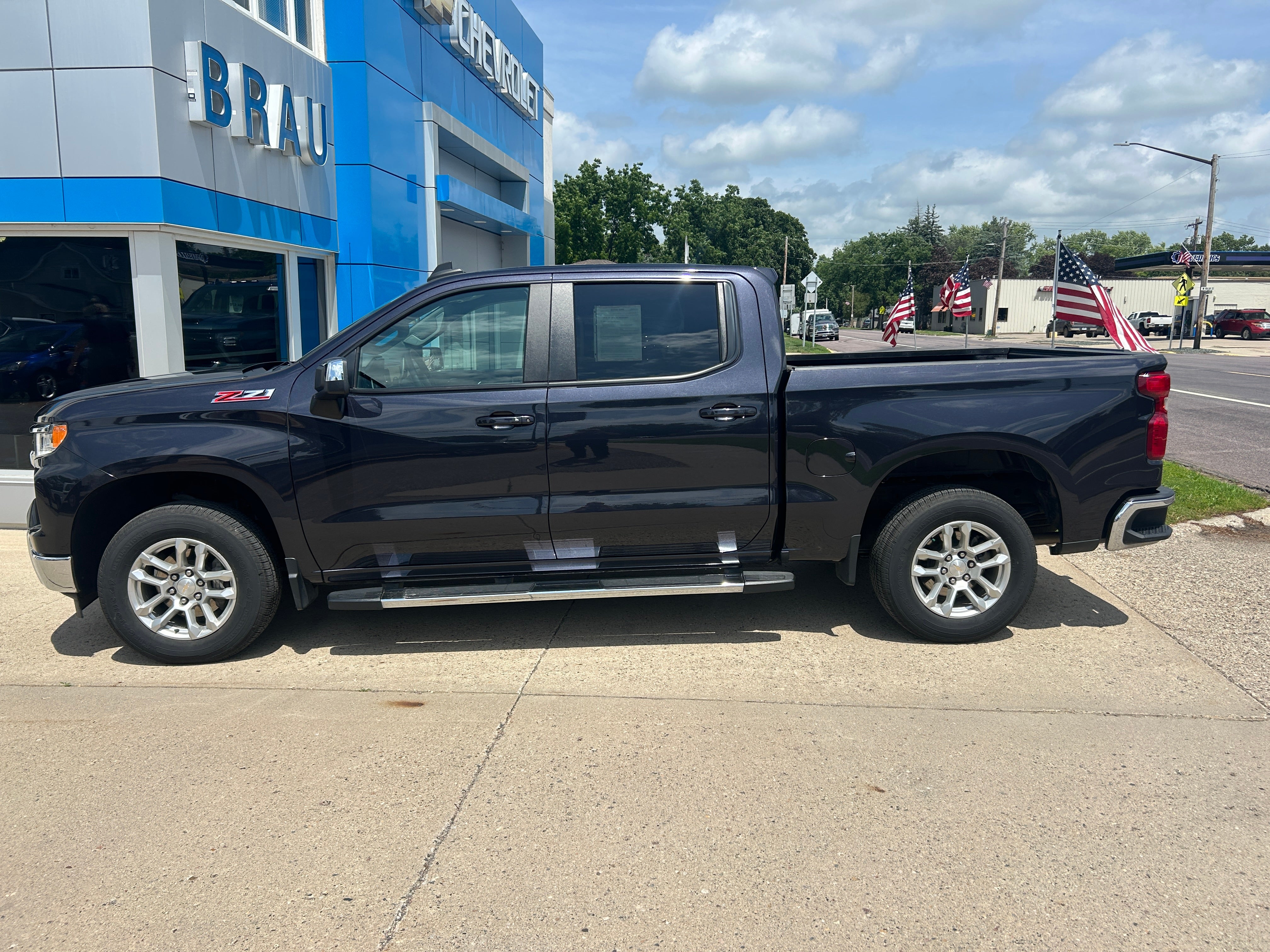 Dark Ash Metallic 2023 Chevrolet Silverado 1500 Pickup Truck Four-Wheel Drive Automatic