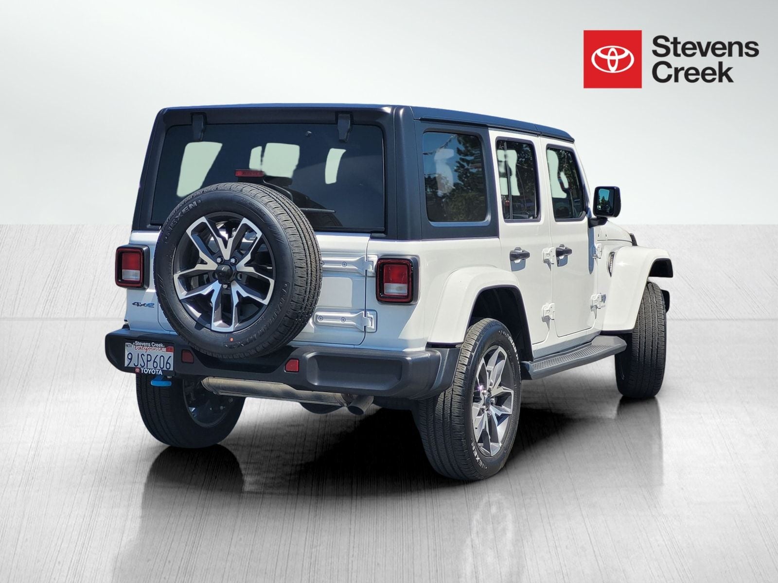 View vehicle photo 3
