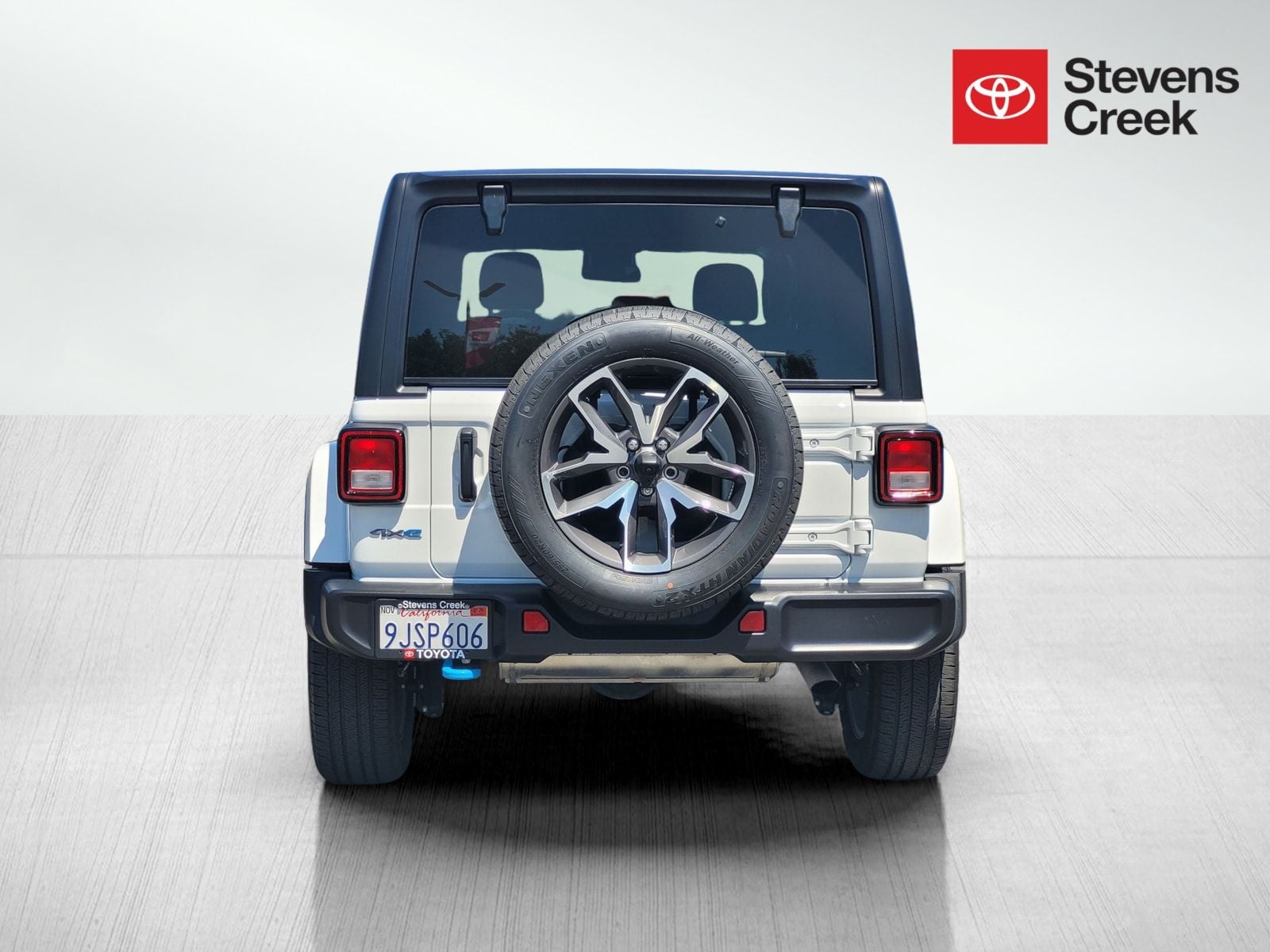 View vehicle photo 4