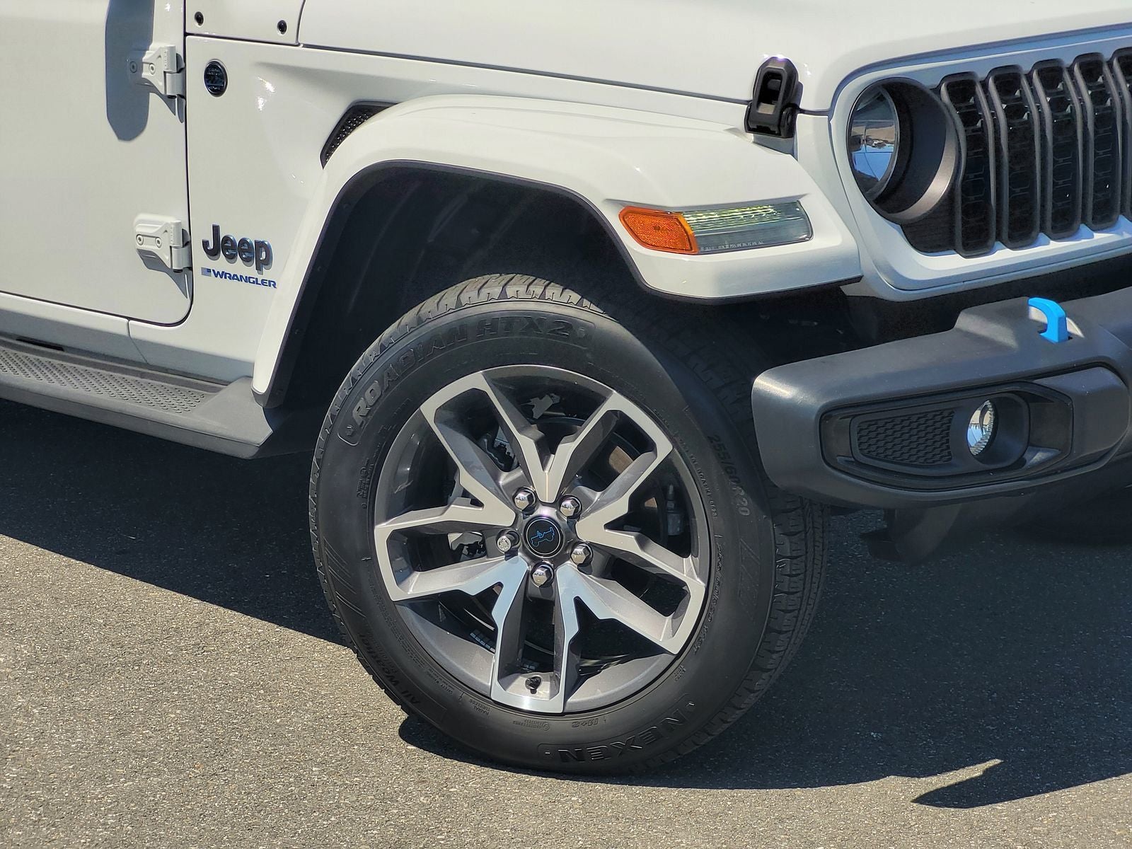 View vehicle photo 5
