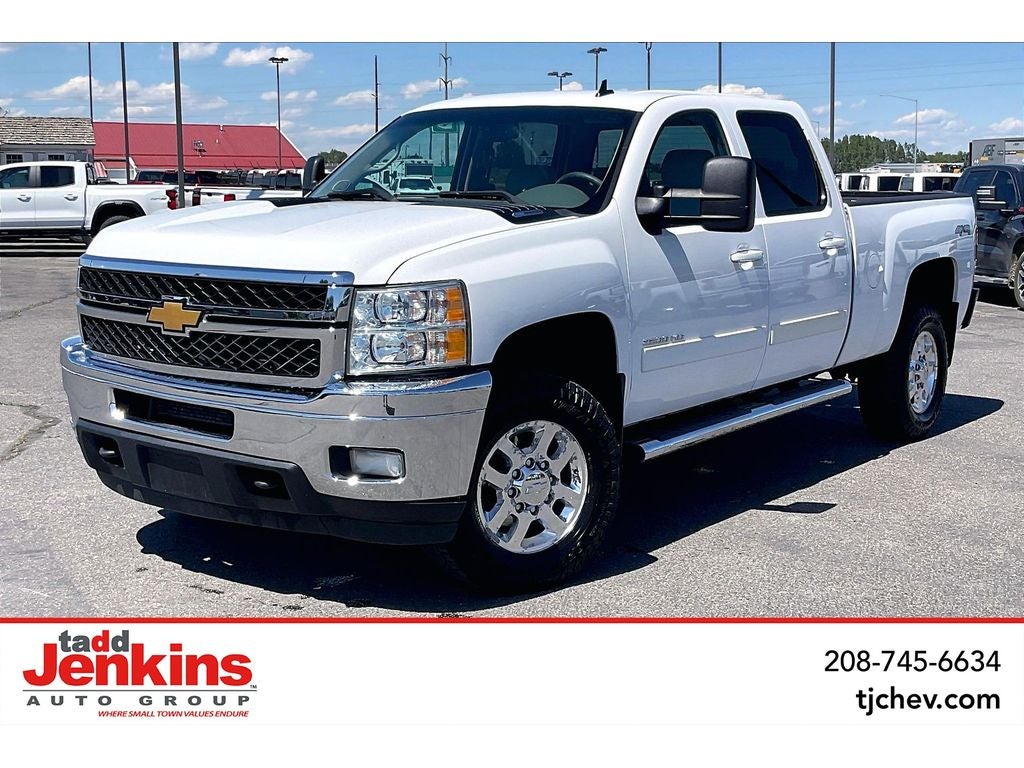 Summit White 2014 Chevrolet Silverado 2500HD Pickup Truck Four-Wheel Drive Automatic