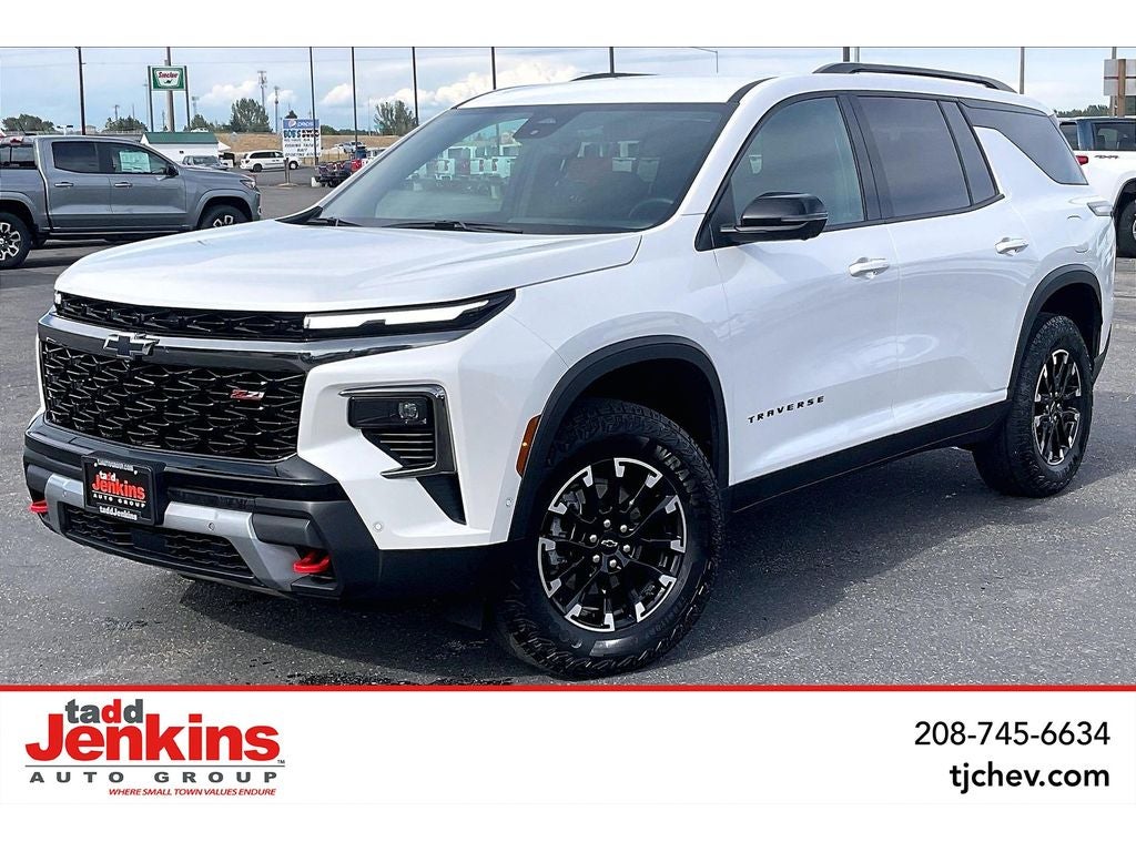 White (Iridescent Pearl Tricoat) 2024 Chevrolet Traverse SUV / Crossover Four-Wheel Drive Automatic