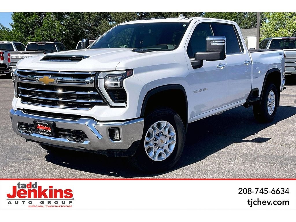 Summit White 2025 Chevrolet Silverado 3500HD Pickup Truck Four-Wheel Drive Automatic