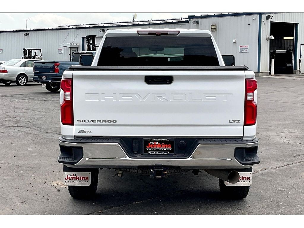 View vehicle photo 4