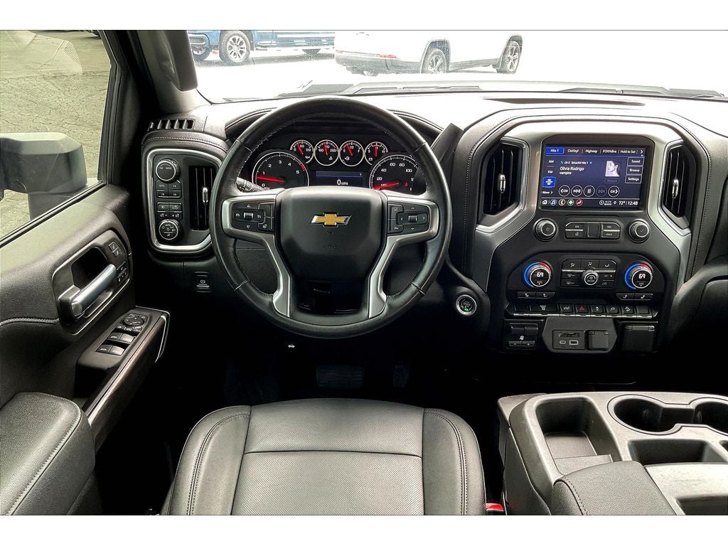 View vehicle photo 5