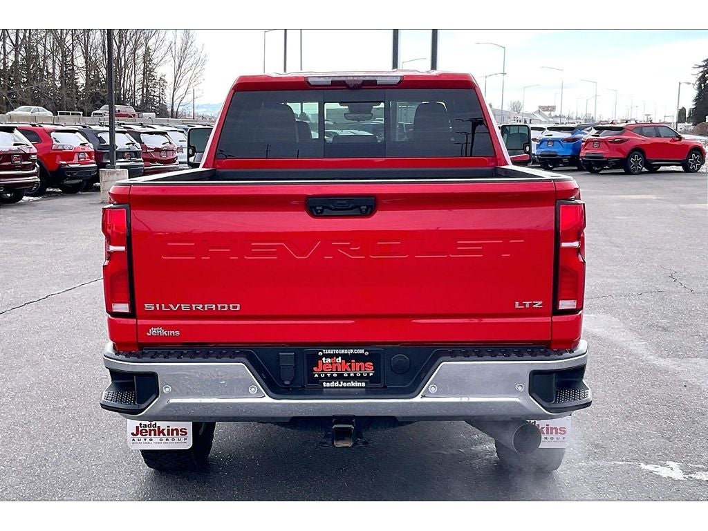 View vehicle photo 4