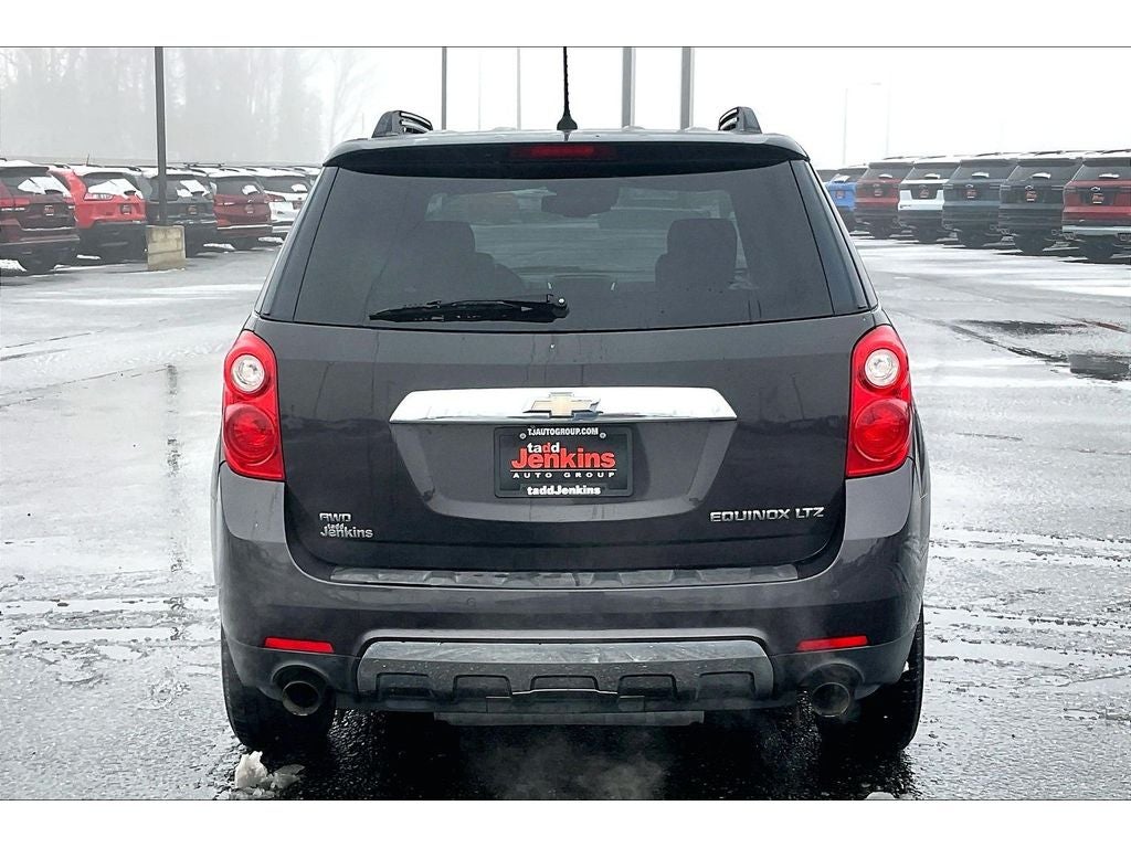 View vehicle photo 4