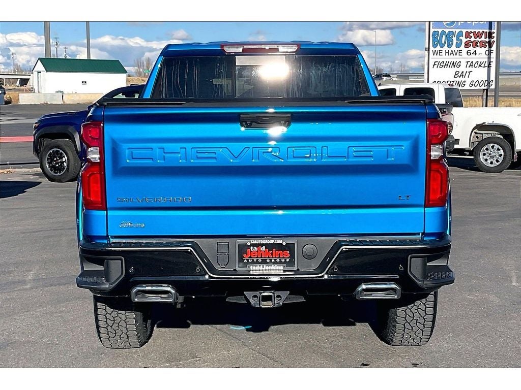 View vehicle photo 4