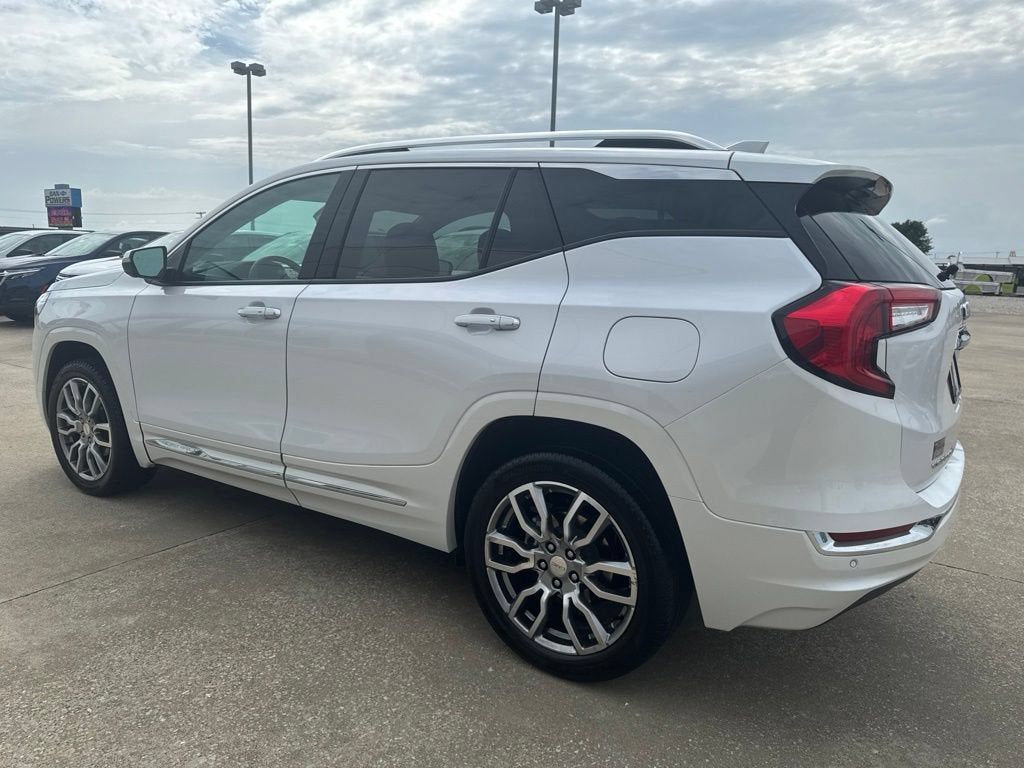 View vehicle photo 4