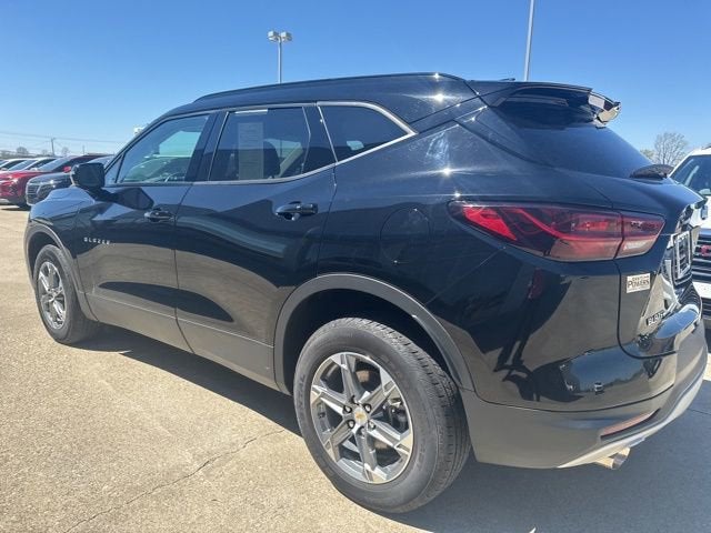 View vehicle photo 4