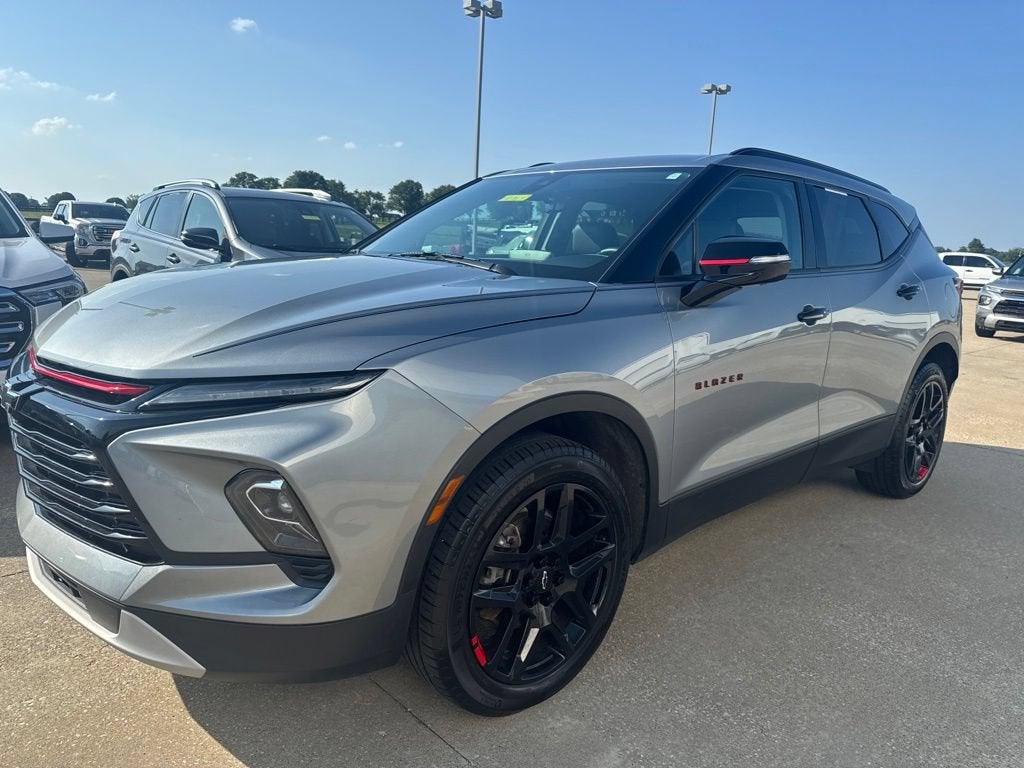 View vehicle photo 3