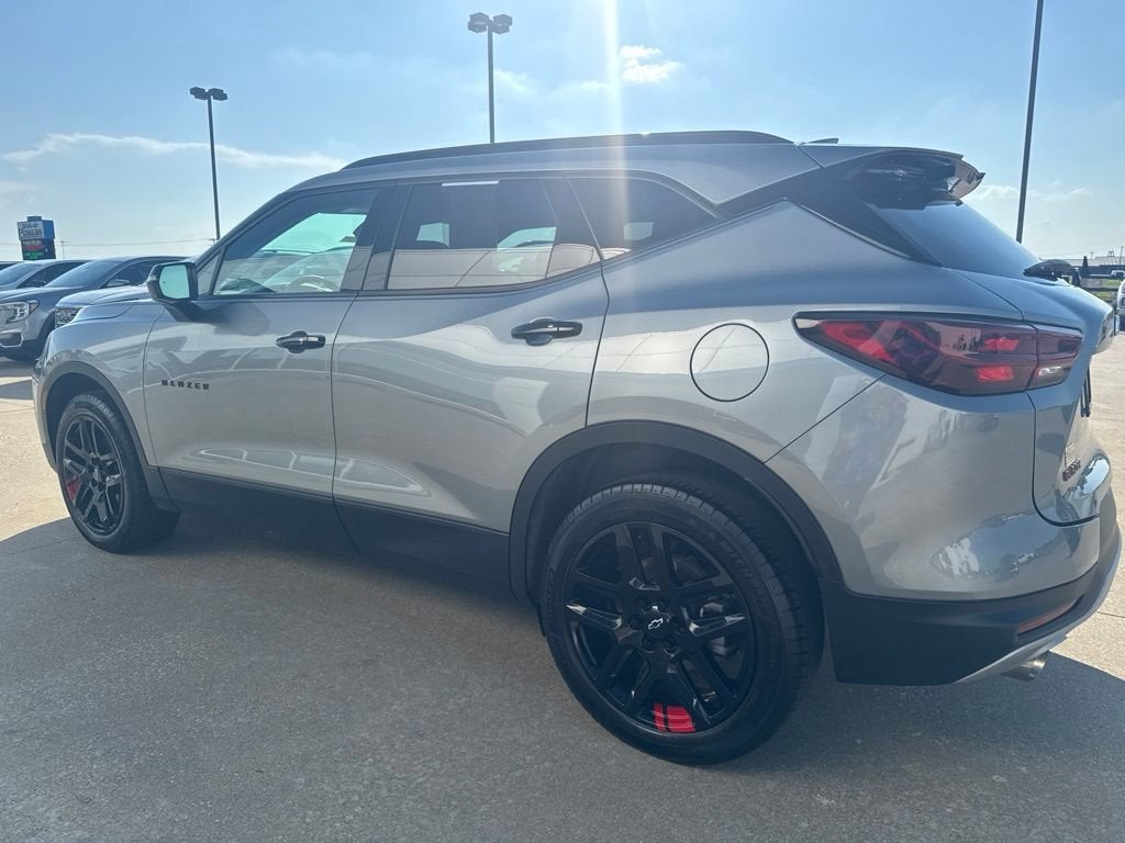 View vehicle photo 4